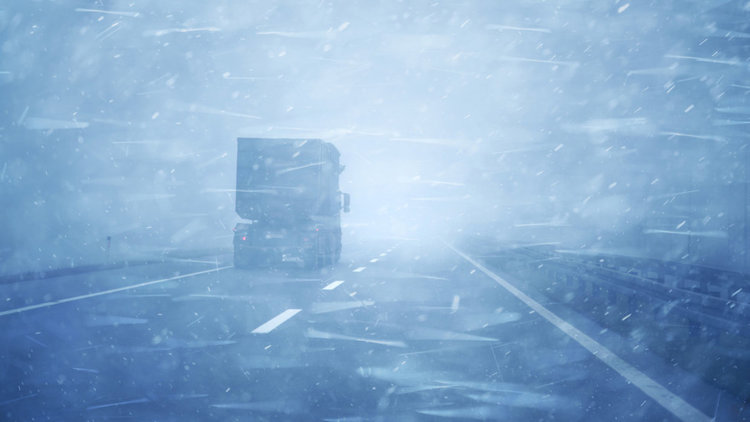 Сняг и студ, поледици и преспи в северна България