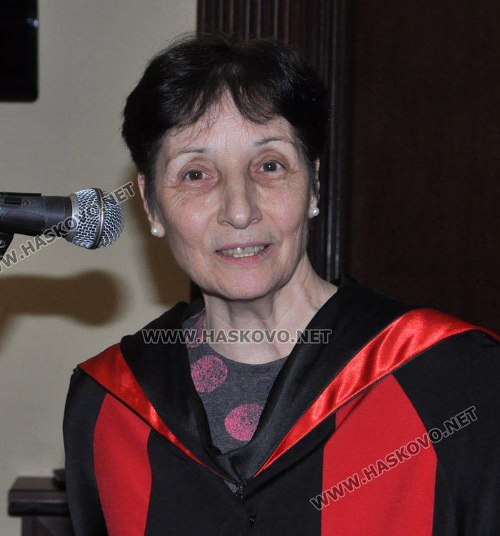 50 медицински сестри и акушерки с дипломи с общ успех 5.17