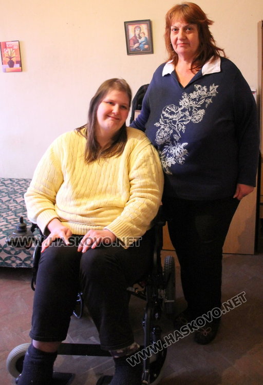 Мария вече е с нова количка, срещна се с омбудсмана Мая Манолова