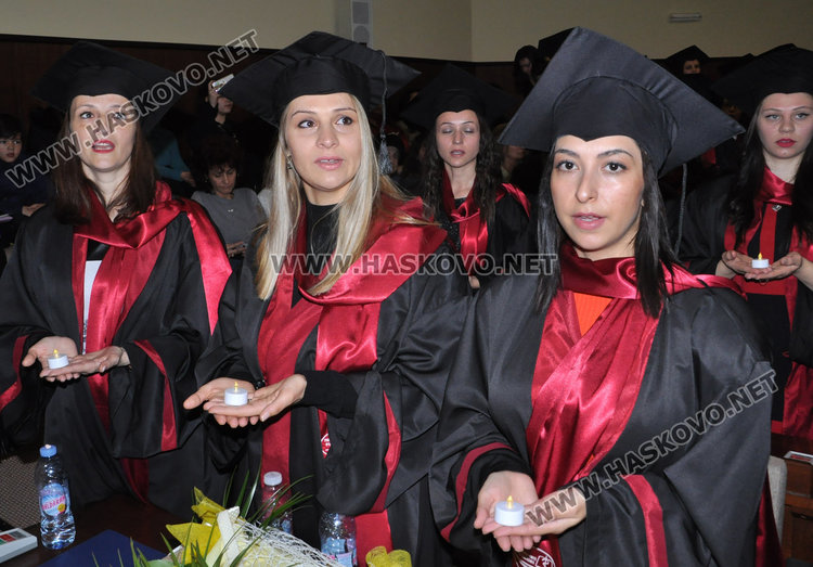 50 медицински сестри и акушерки с дипломи с общ успех 5.17