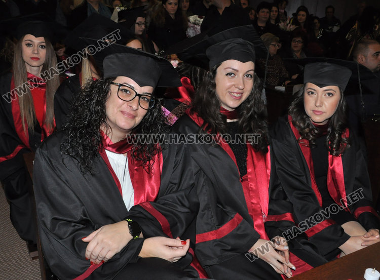 50 медицински сестри и акушерки с дипломи с общ успех 5.17