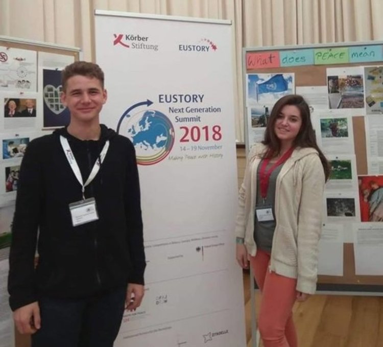 Паисиевци с участие във срещата „Създавай мир с история“