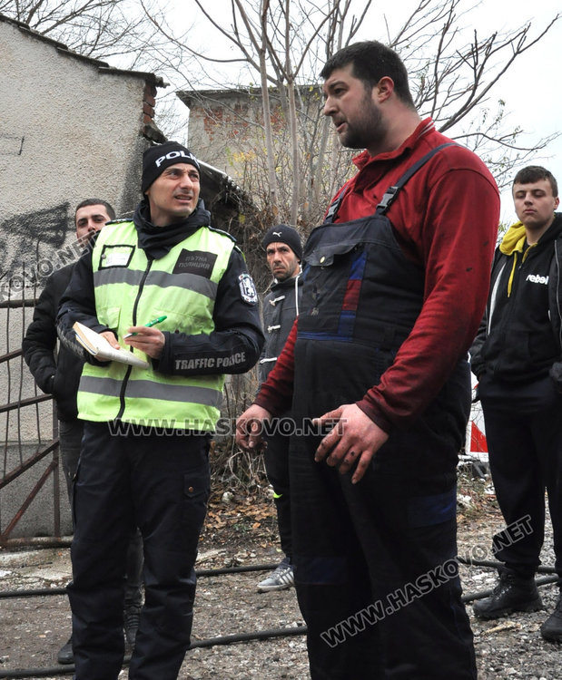 Монтьор обгоря при пожар в автосервиз, изгоря и БМВ