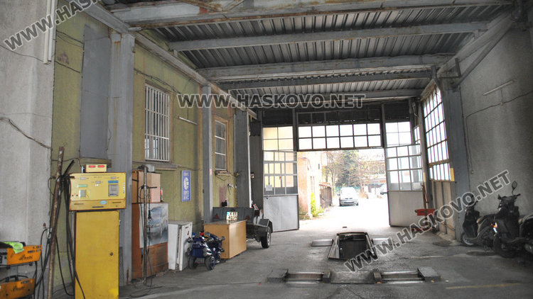 Запечатаният пункт за технически прегледи в Хасково отново заработи