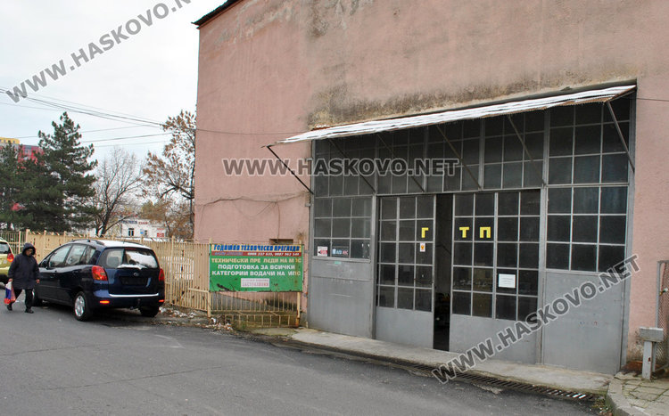 Запечатаният пункт за технически прегледи в Хасково отново заработи