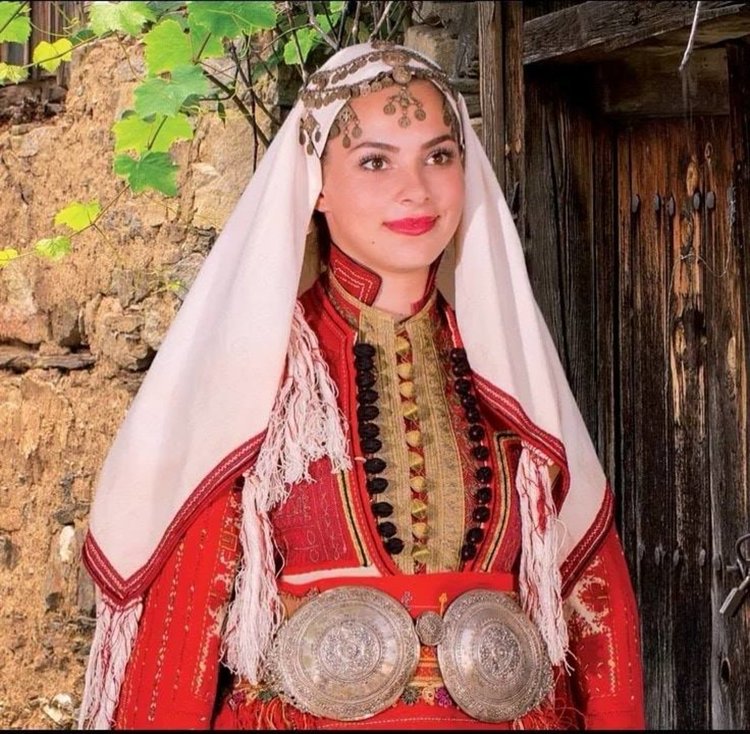 Анелия Крумова за втори път е лице на календар за българската памет