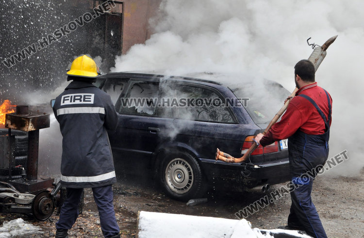 Монтьор обгоря при пожар в автосервиз, изгоря и БМВ