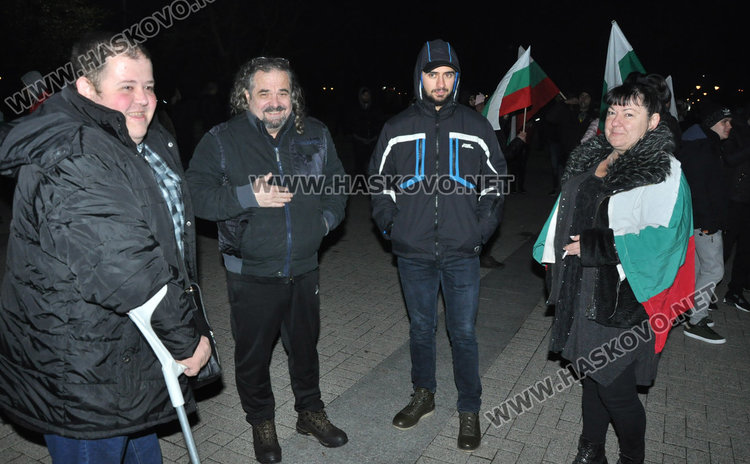 Протестиращите блокираха улици в Хасково, готвят петиция до парламента