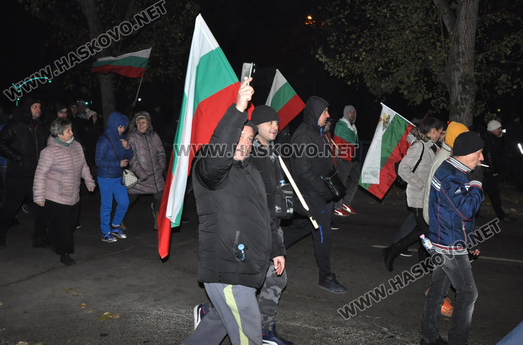 Протестиращите блокираха улици в Хасково, готвят петиция до парламента