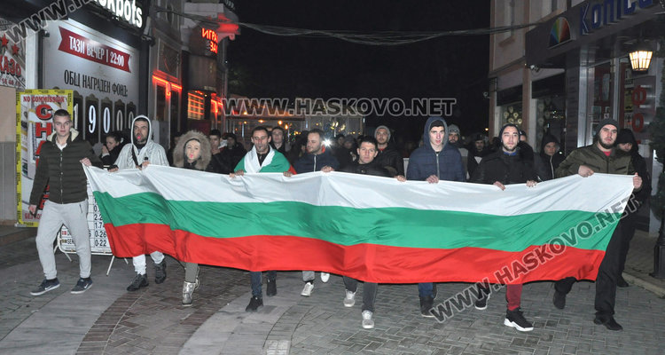Протестиращите блокираха улици в Хасково, готвят петиция до парламента