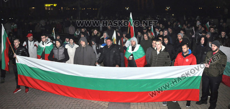 Протестиращите блокираха улици в Хасково, готвят петиция до парламента