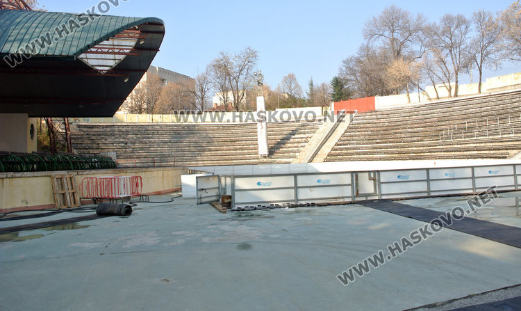 Залеждат пързалката, два генератора ще държат леда