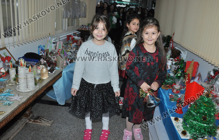 Доброто тръгва от децата от „Звънче“ към Борил и Яница