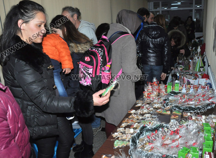 Доброто тръгва от децата от „Звънче“ към Борил и Яница