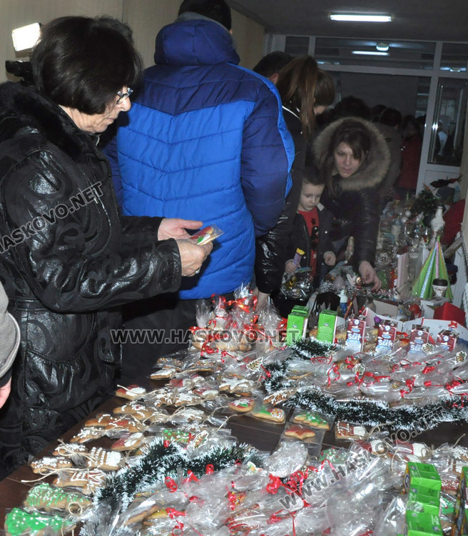 Доброто тръгва от децата от „Звънче“ към Борил и Яница