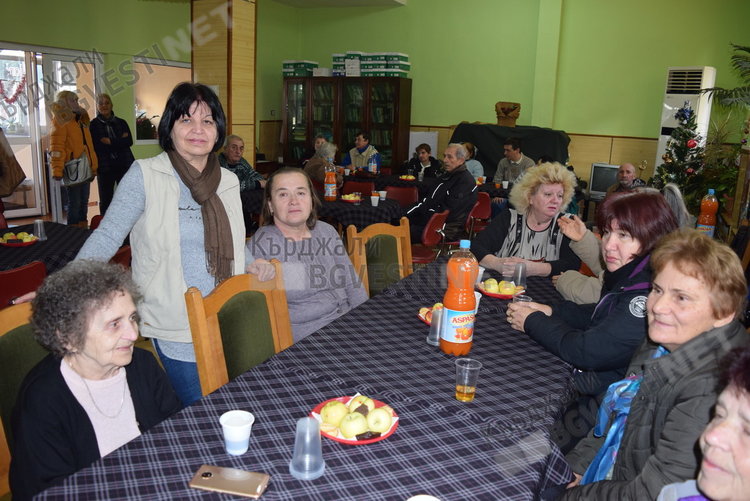 Кураж, вяра и здраве пожелаха на инвалидите Цвета Караянчева и Хасан Азис