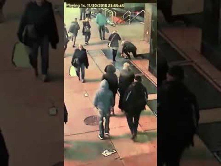 Нюйоркската полиция издирва мъж за изпускане на пръстен в канализацията (видео)