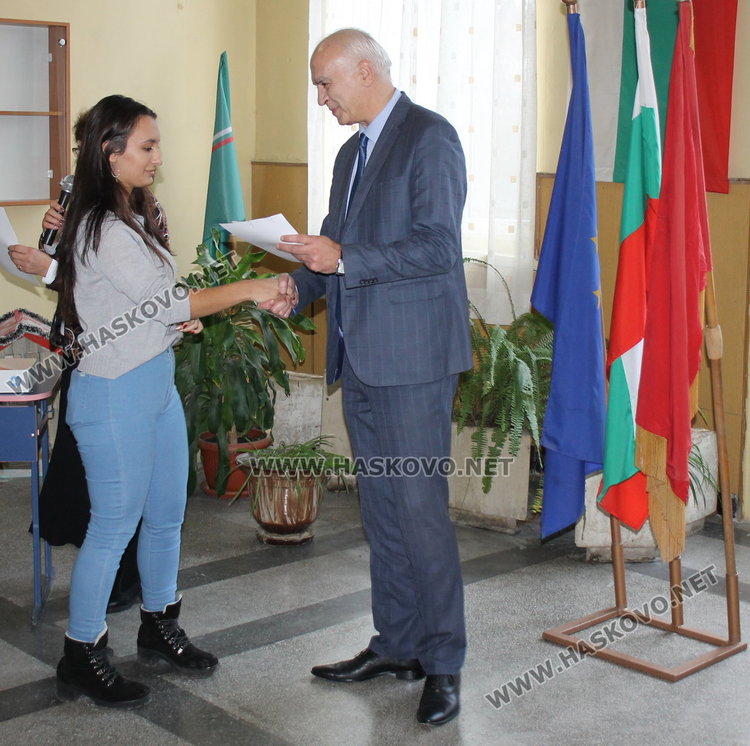 49 даровити Вазовци получиха стипендии на церемония в ПМГ