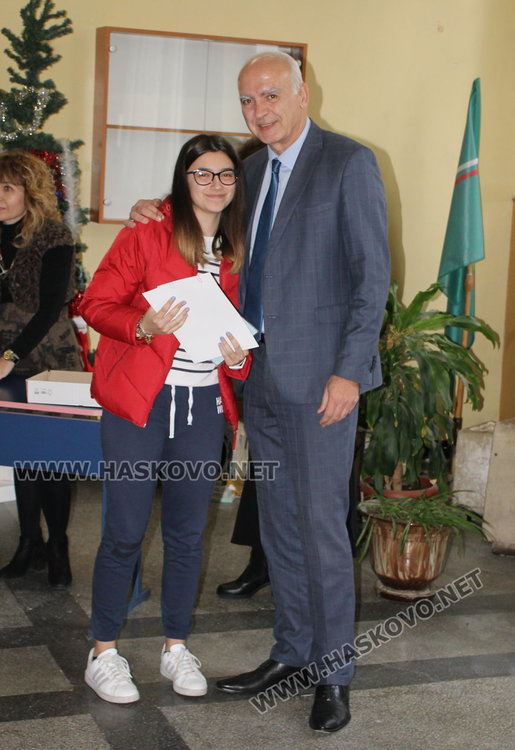 49 даровити Вазовци получиха стипендии на церемония в ПМГ