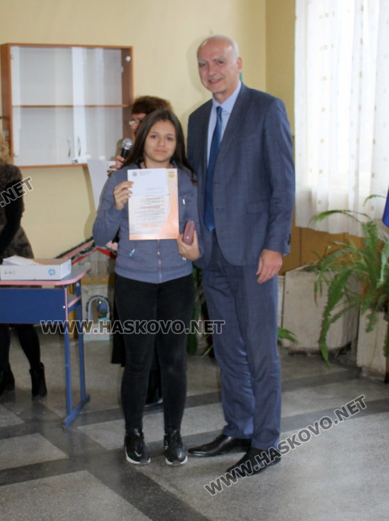 49 даровити Вазовци получиха стипендии на церемония в ПМГ