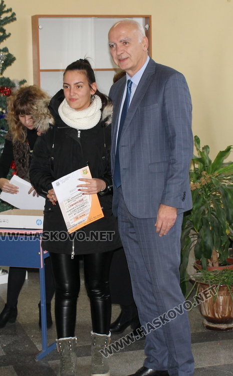 49 даровити Вазовци получиха стипендии на церемония в ПМГ