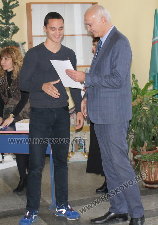 49 даровити Вазовци получиха стипендии на церемония в ПМГ