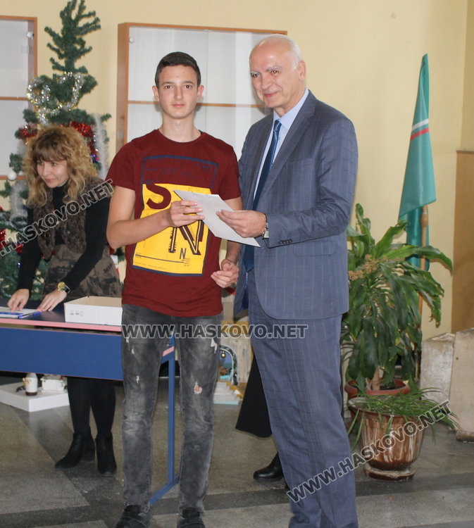 49 даровити Вазовци получиха стипендии на церемония в ПМГ