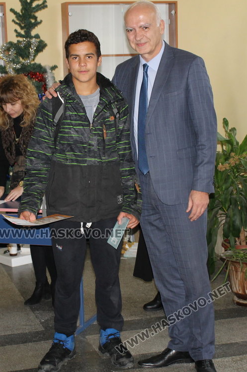 49 даровити Вазовци получиха стипендии на церемония в ПМГ