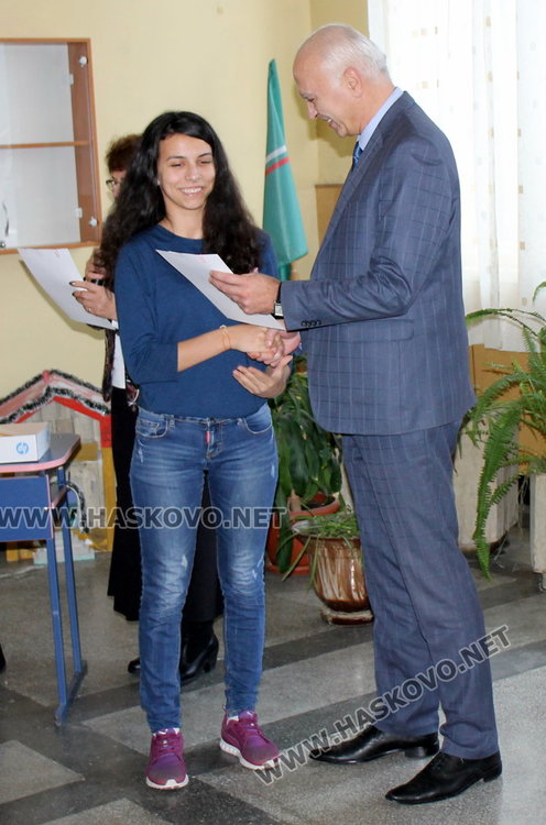 49 даровити Вазовци получиха стипендии на церемония в ПМГ