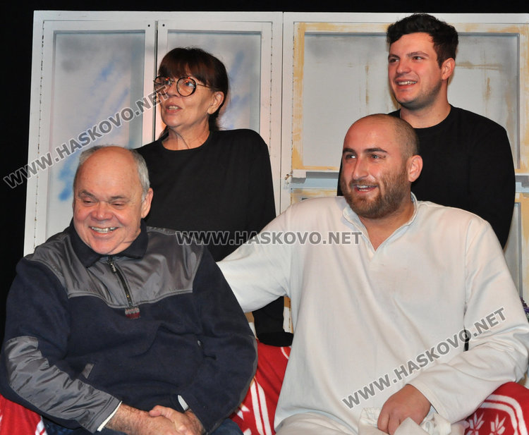 Играят премиерно „Усмивка за Коледа“, на 15 и 16 декември идва и Дядо Коледа