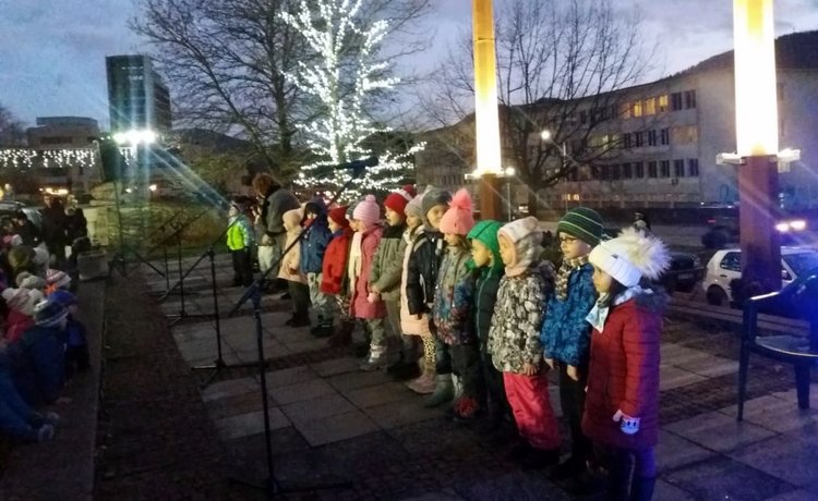 Дядо Коледа пристигна в Смолян с електромобил