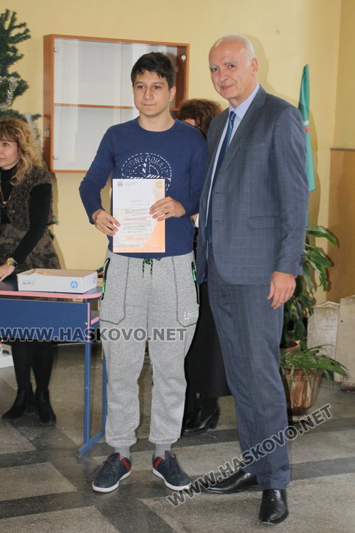 49 даровити Вазовци получиха стипендии на церемония в ПМГ