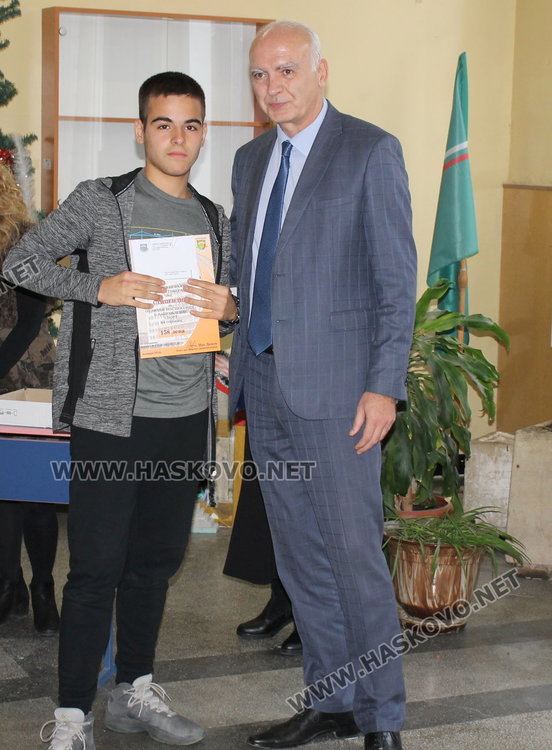 49 даровити Вазовци получиха стипендии на церемония в ПМГ