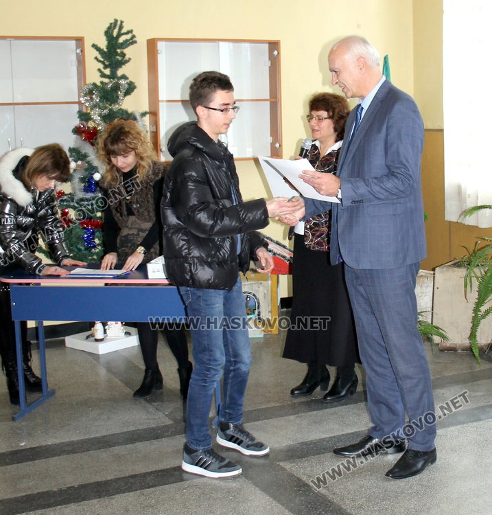 49 даровити Вазовци получиха стипендии на церемония в ПМГ