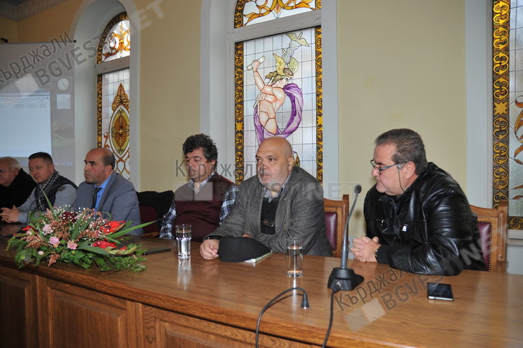 Гърция се учи от български етнически модел