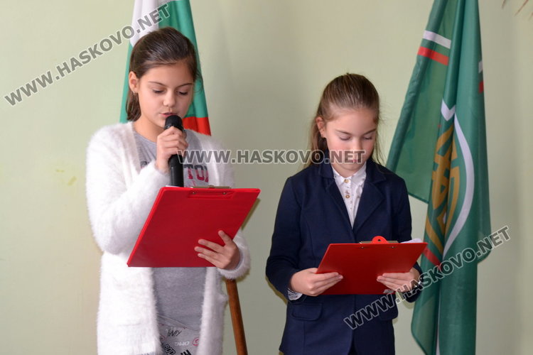 Даровитите деца от ОУ "Пенчо Славейков" получиха грамоти и парични награди