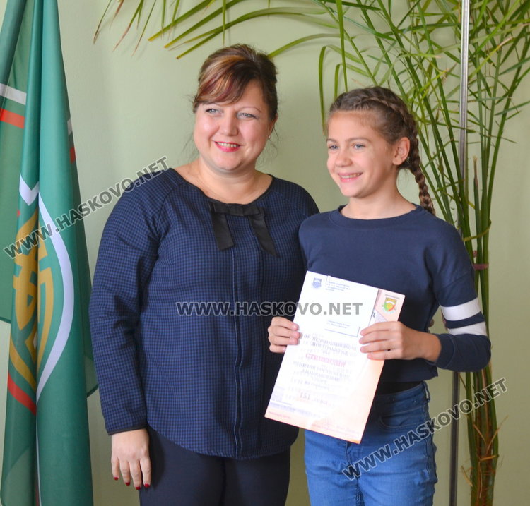 Даровитите деца от ОУ "Пенчо Славейков" получиха грамоти и парични награди