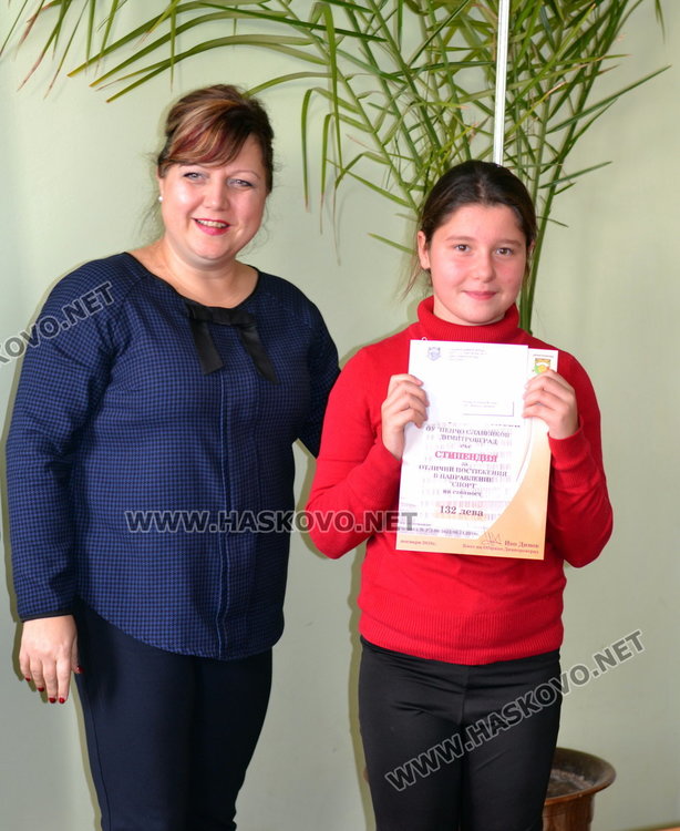 Даровитите деца от ОУ "Пенчо Славейков" получиха грамоти и парични награди