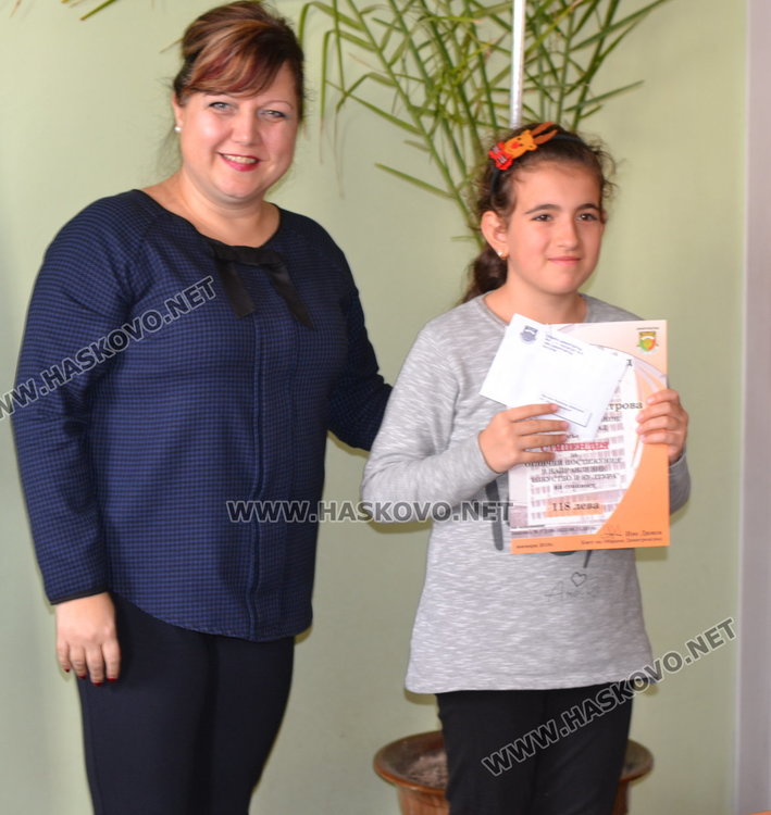 Даровитите деца от ОУ "Пенчо Славейков" получиха грамоти и парични награди