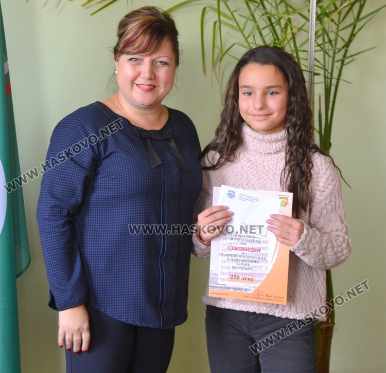 Даровитите деца от ОУ "Пенчо Славейков" получиха грамоти и парични награди