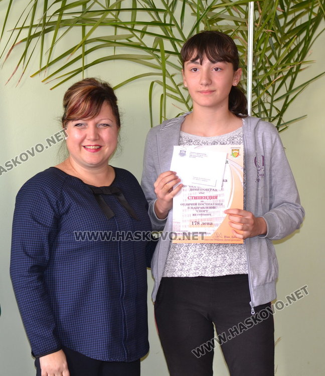 Даровитите деца от ОУ "Пенчо Славейков" получиха грамоти и парични награди