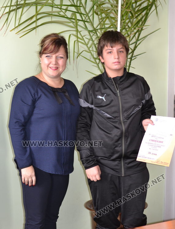 Даровитите деца от ОУ "Пенчо Славейков" получиха грамоти и парични награди