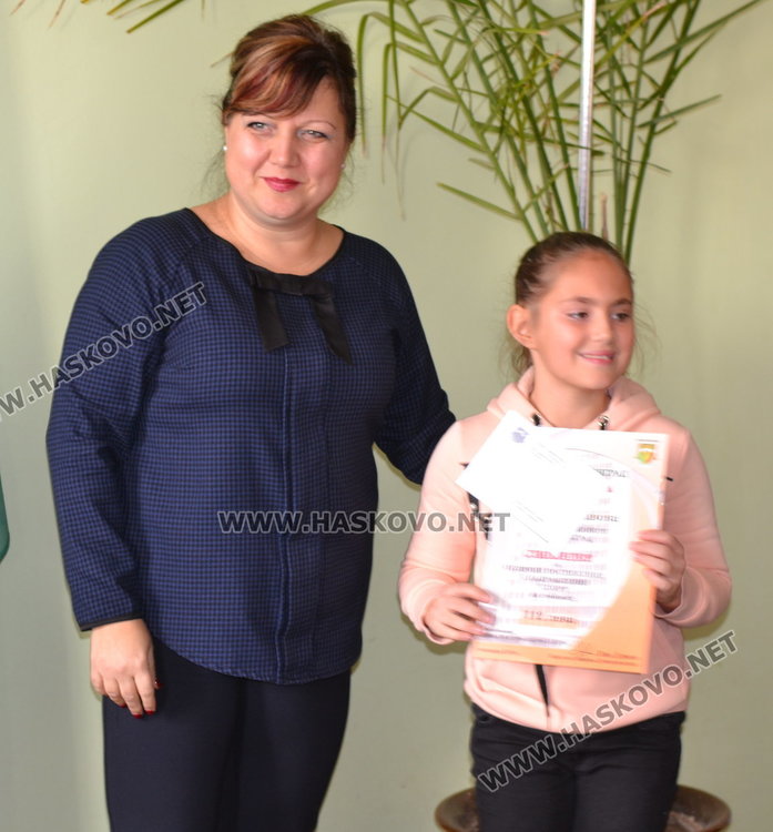 Даровитите деца от ОУ "Пенчо Славейков" получиха грамоти и парични награди