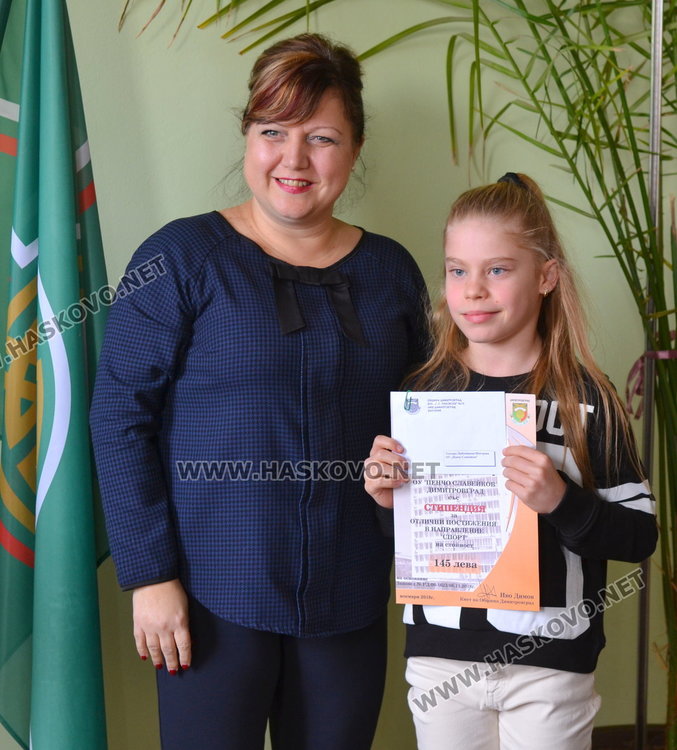 Даровитите деца от ОУ "Пенчо Славейков" получиха грамоти и парични награди