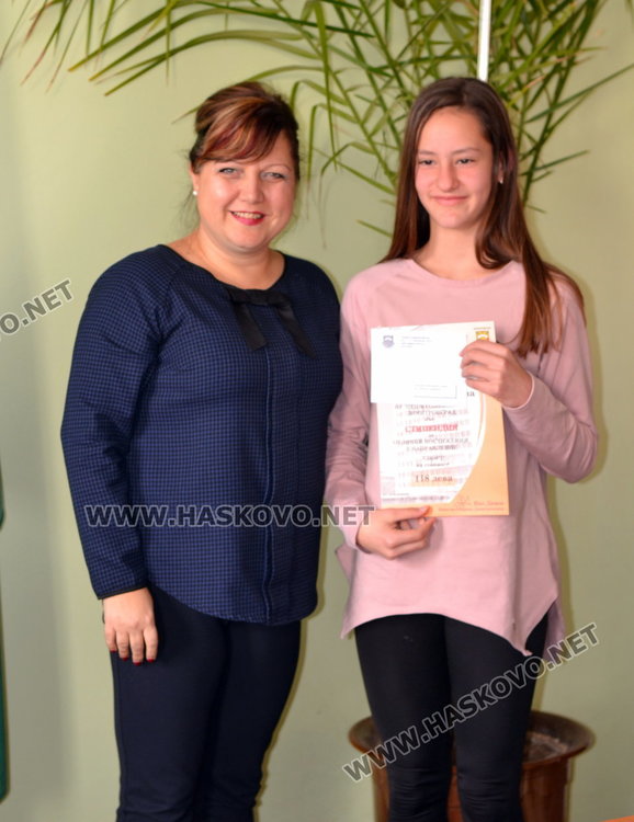 Даровитите деца от ОУ "Пенчо Славейков" получиха грамоти и парични награди