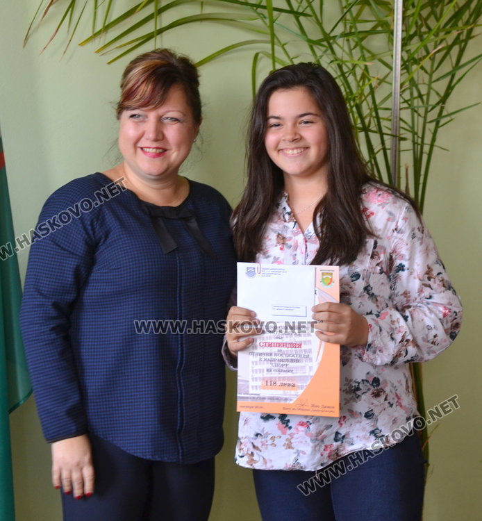 Даровитите деца от ОУ "Пенчо Славейков" получиха грамоти и парични награди