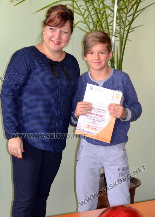 Даровитите деца от ОУ "Пенчо Славейков" получиха грамоти и парични награди