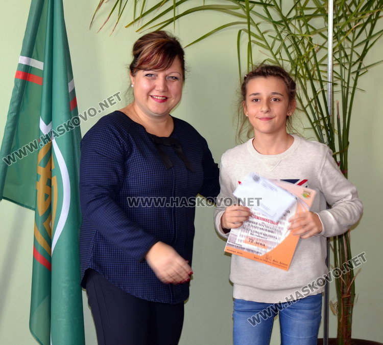 Даровитите деца от ОУ "Пенчо Славейков" получиха грамоти и парични награди