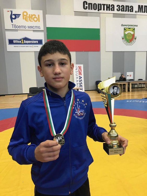 Дениз Ибрям със златен медал от турнир по борба