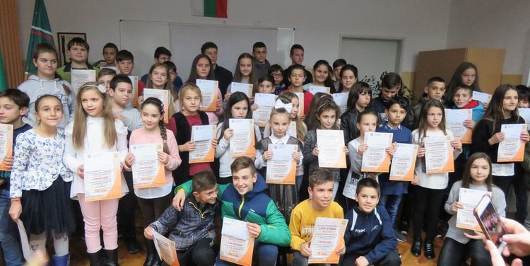 Даровити алековци получиха своите стипендии